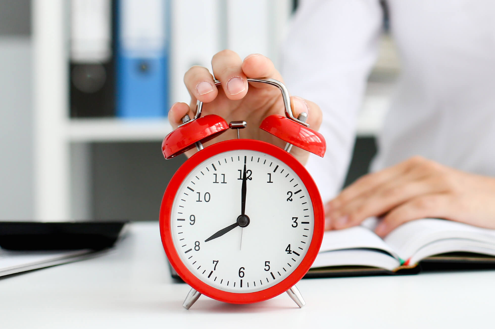 写真：駅近でアクセス良好、駐車場も当院で負担します。